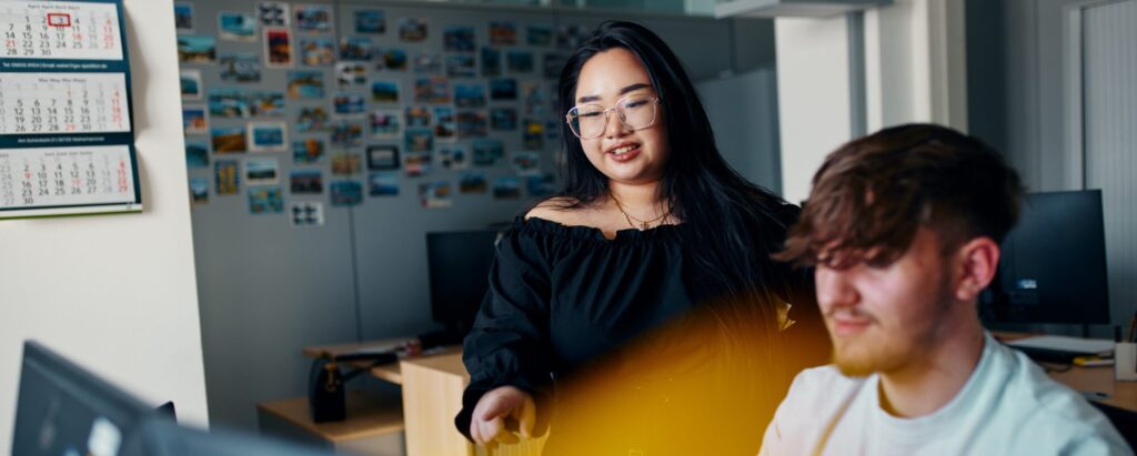 Ausbilderin mit Azubi